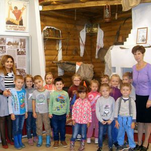 Детишки в Краеведческом музее Икша