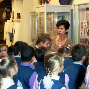 Школьники в Краеведческом музее Икша